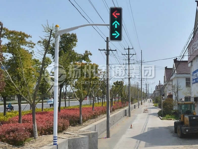 XHDG-017，單挑彎臂信號(hào)燈桿