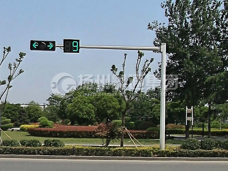 XHDG-035，L型八棱信號燈桿，丁字路口
